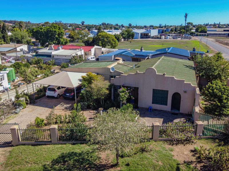 Spacious Family Home with Entertainment Area & Flatlet Potential - Photo 2