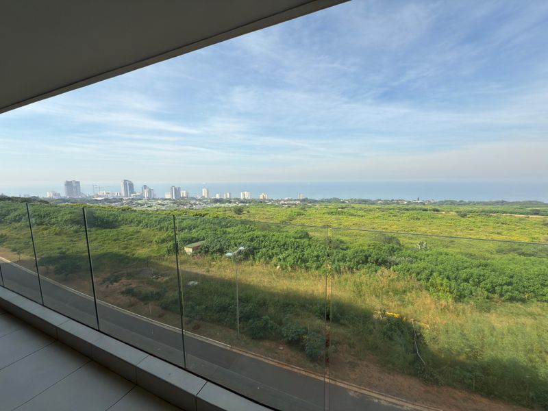 Stylish 3 Bedroom, 3 Bathroom Apartment with Panoramic Sea Views in Skyridge Side - Photo 10