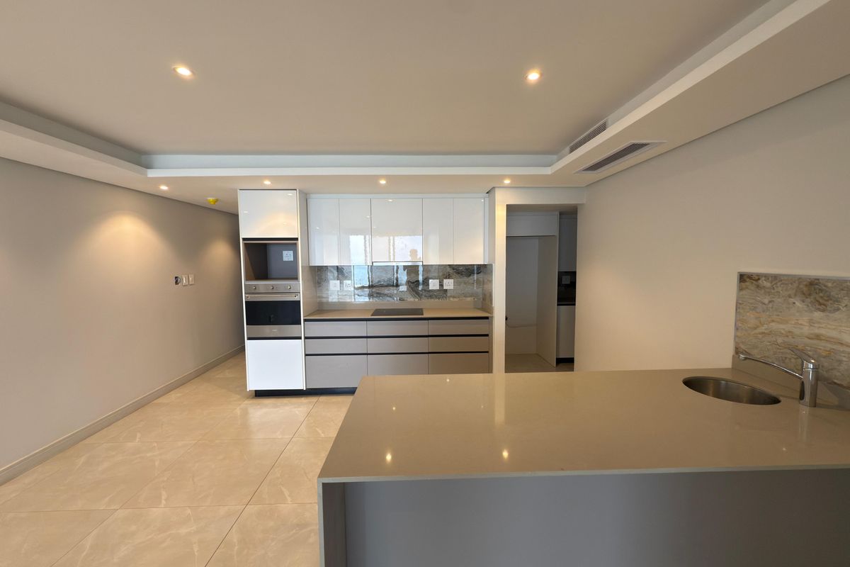 Stylish 3 Bedroom, 3 Bathroom Apartment with Panoramic Sea Views in Skyridge Side - Photo 4
