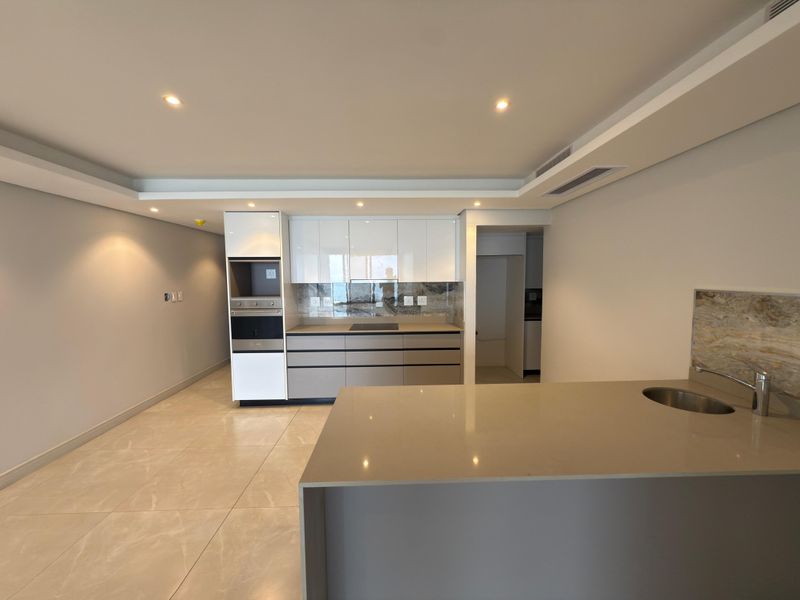 Stylish 3 Bedroom, 3 Bathroom Apartment with Panoramic Sea Views in Skyridge Side - Photo 4