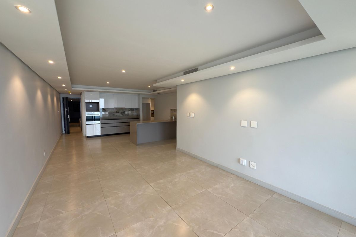 Stylish 3 Bedroom, 3 Bathroom Apartment with Panoramic Sea Views in Skyridge Side - Photo 2