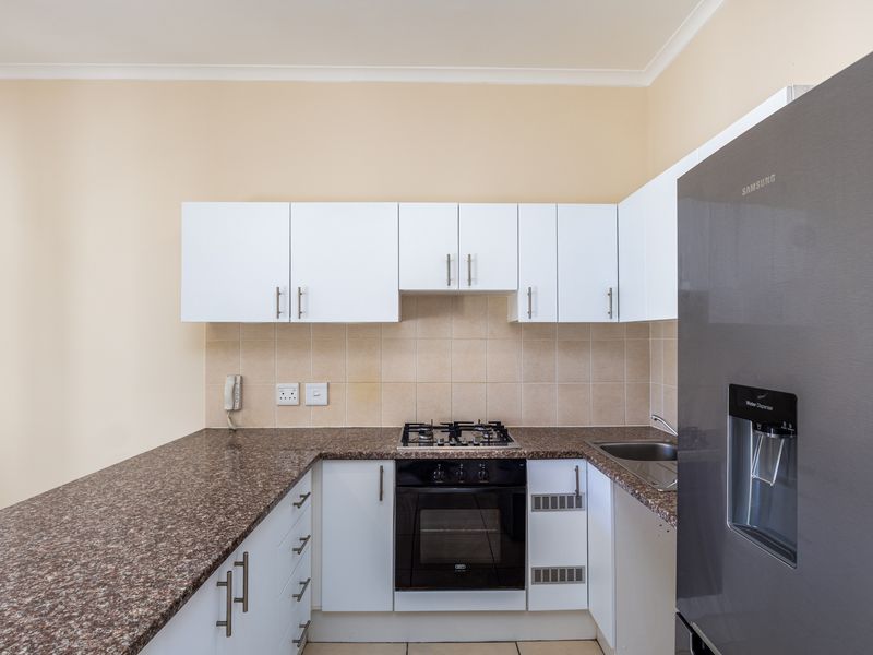 Immaculate semi-furnished 1 Bedroom to Rent - Photo 2