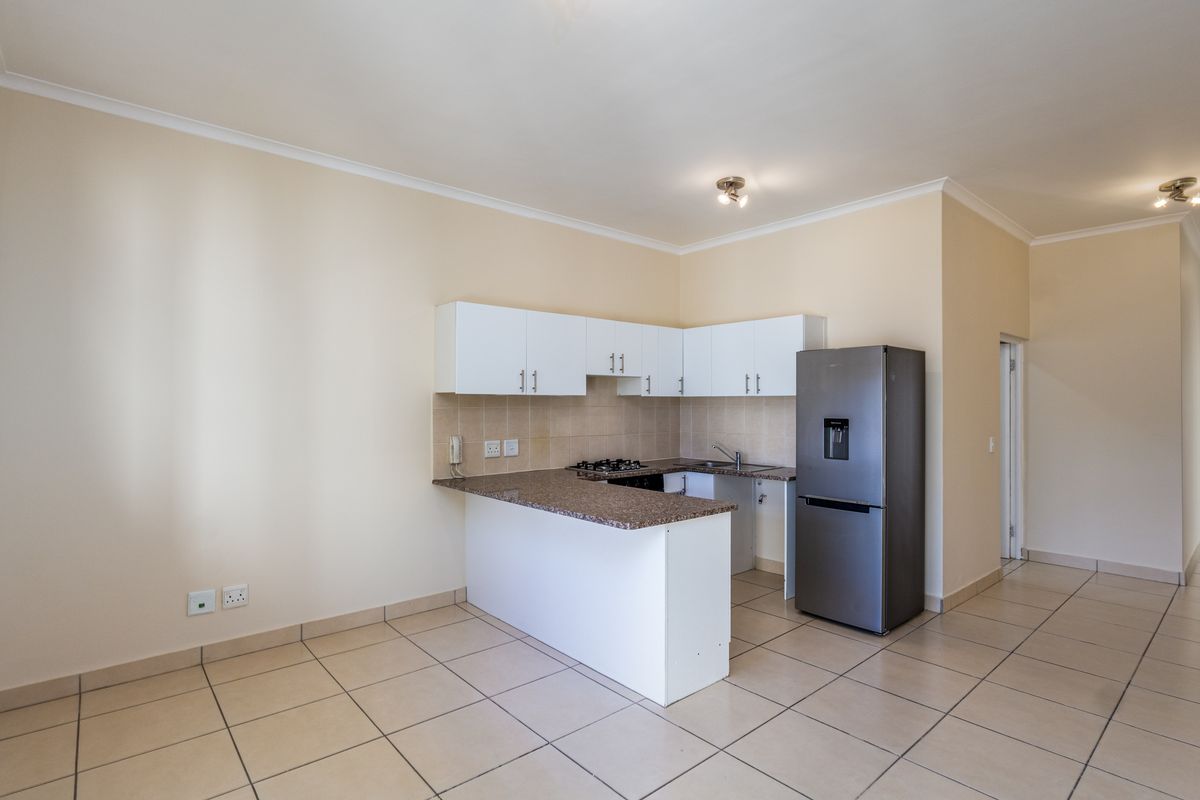 Immaculate semi-furnished 1 Bedroom to Rent - Photo 3