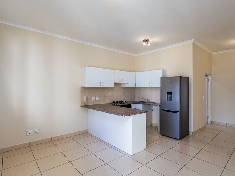Immaculate semi-furnished 1 Bedroom to Rent - Photo 3