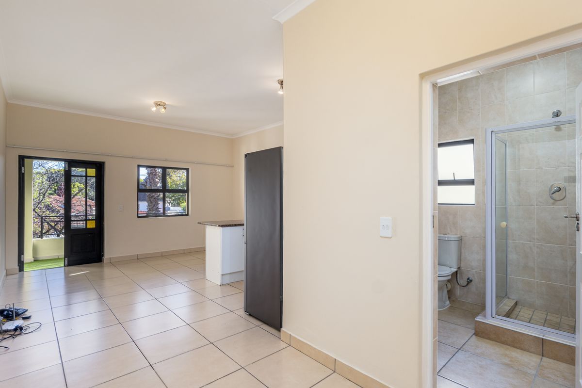 Immaculate semi-furnished 1 Bedroom to Rent - Photo 5