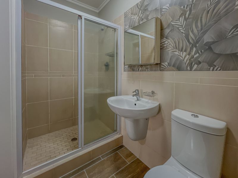 Sleek 1-Bedroom Apartment with Balcony in Prime Ballito Location - Photo 8