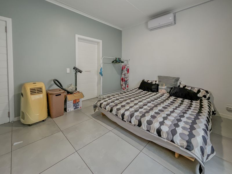 Ground Floor Living with Private Garden in Sought-After Manor Gardens - Photo 7
