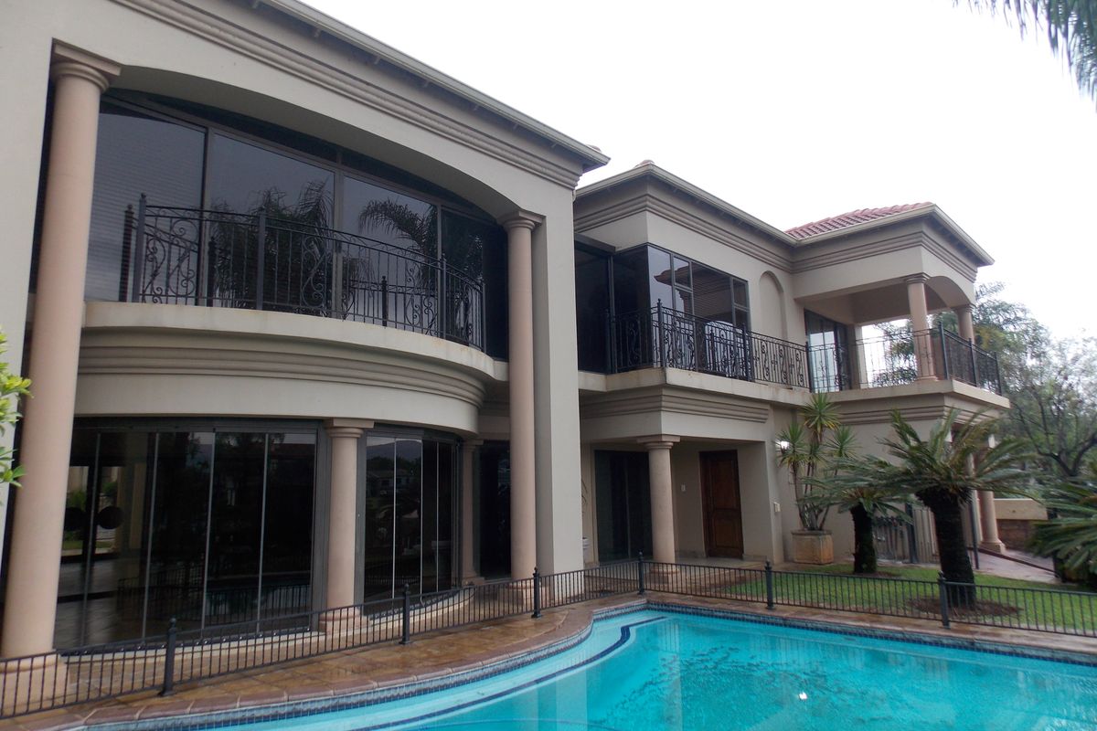 Luxury Waterfront Living in Westlake Country & Safari Estate - Photo 2