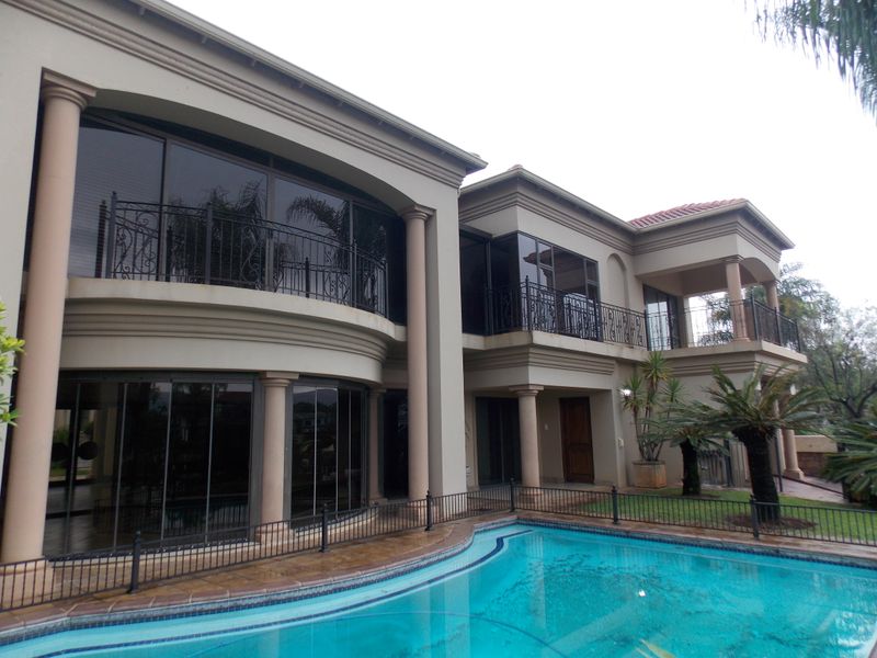 Luxury Waterfront Living in Westlake Country & Safari Estate - Photo 2