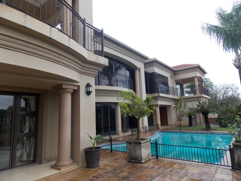 Luxury Waterfront Living in Westlake Country & Safari Estate - Photo 4