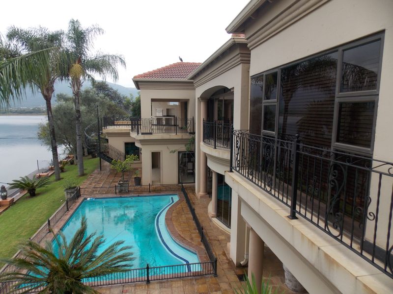 Luxury Waterfront Living in Westlake Country & Safari Estate - Photo 3