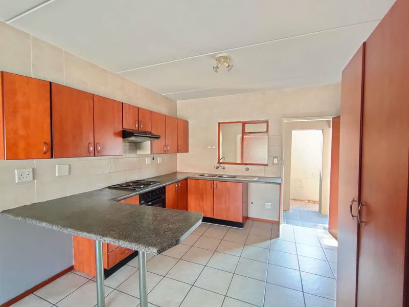 Perfect Starter Home or Investment Opportunity - High Demand Area! - Photo 5