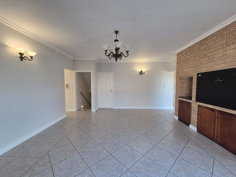 Spacious 4 Bedroom Home with Sea Views in Klein Brak - Photo 10