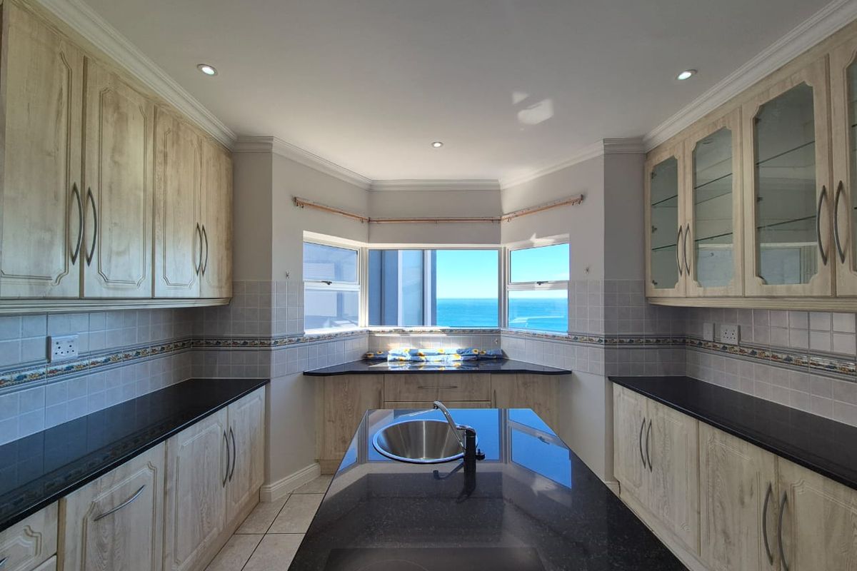 Spacious 4 Bedroom Home with Sea Views in Klein Brak - Photo 2