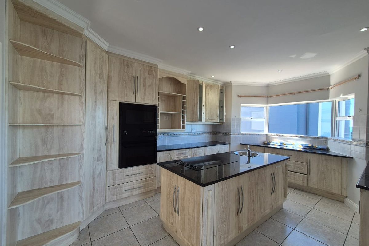 Spacious 4 Bedroom Home with Sea Views in Klein Brak - Photo 3