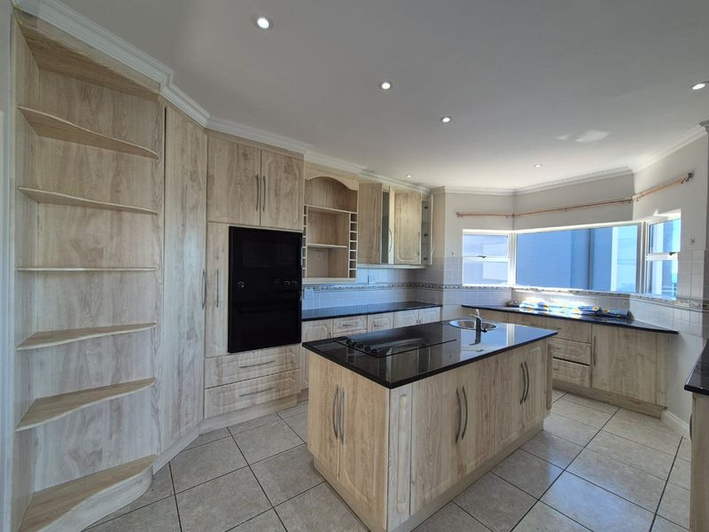 Spacious 4 Bedroom Home with Sea Views in Klein Brak - Photo 3