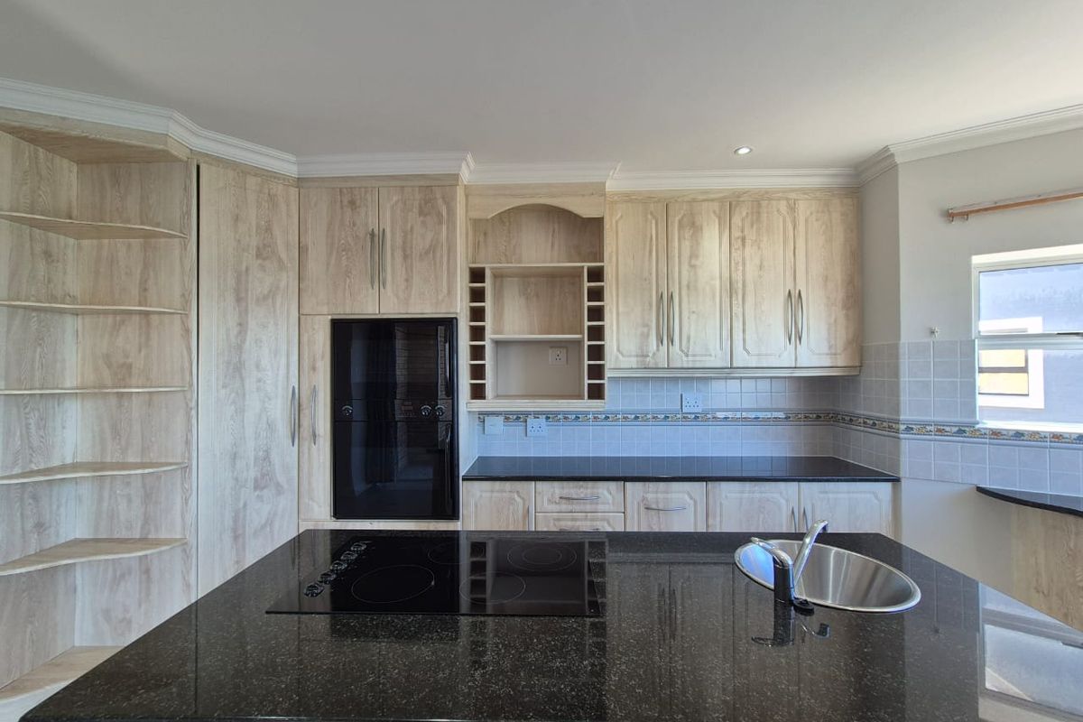 Spacious 4 Bedroom Home with Sea Views in Klein Brak - Photo 4