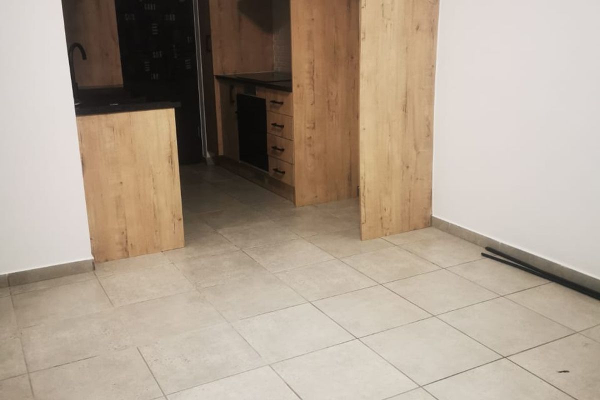 2 Bedroom Apartment For Rent -  Parkhill Place - Photo 2