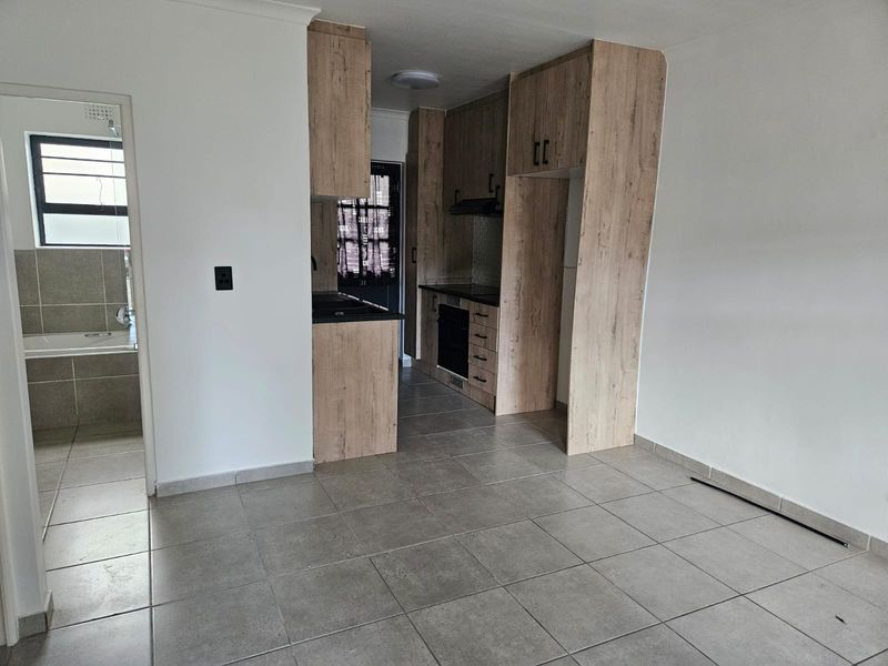 2 Bedroom Apartment For Rent -  Parkhill Place - Photo 2