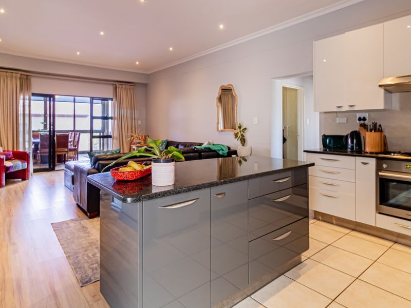 Spacious Coastal Living in Big Bay – Fully Furnished Apartment with Dual Balconies Near the Beach - Photo 9