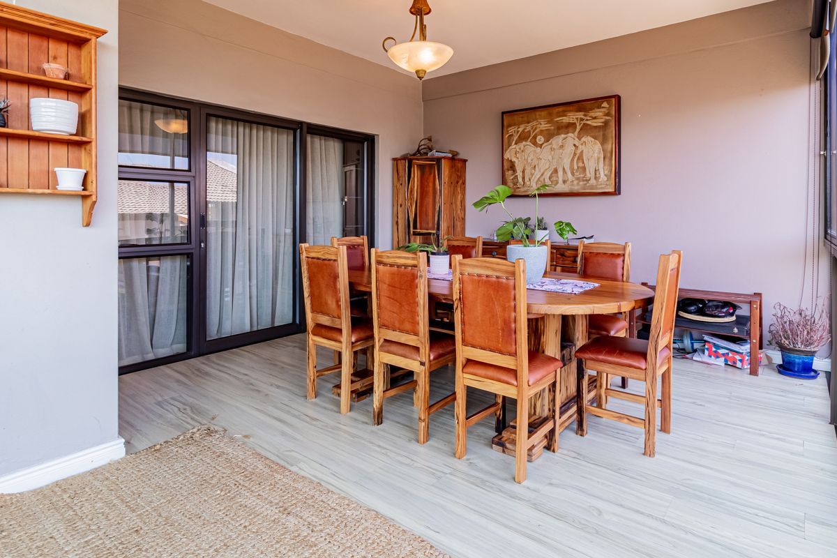 Spacious Coastal Living in Big Bay – Fully Furnished Apartment with Dual Balconies Near the Beach - Photo 5