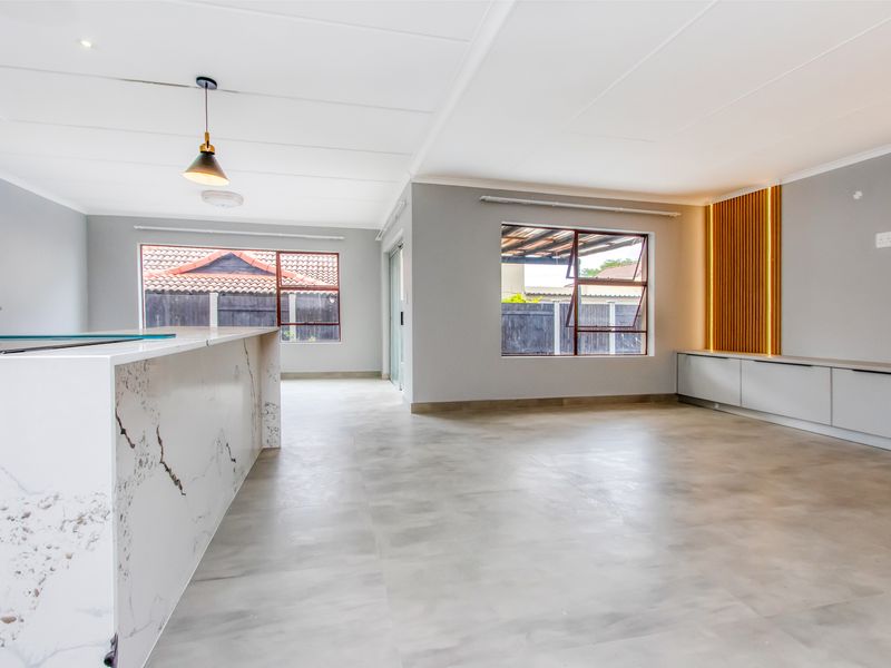 MODERN LUXURY MEETS SUBURBAN SERENITY - Photo 3