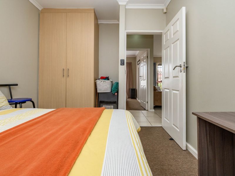SOUTH END 2 BED 1 BATH TOWNHOUSE WITH SINGLE GARAGE FOR RENT - Photo 8