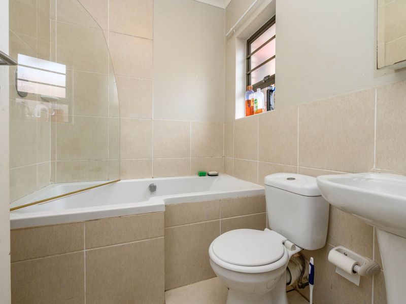 SOUTH END 2 BED 1 BATH TOWNHOUSE WITH SINGLE GARAGE FOR RENT - Photo 7