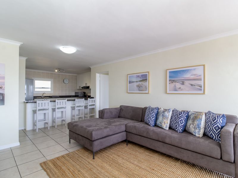 Coastal Apartment with stunning views - Walking distance to the beach. - Photo 10