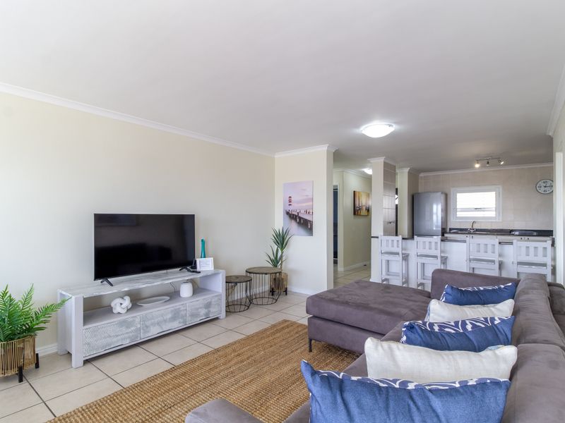 Coastal Apartment with stunning views - Walking distance to the beach. - Photo 9
