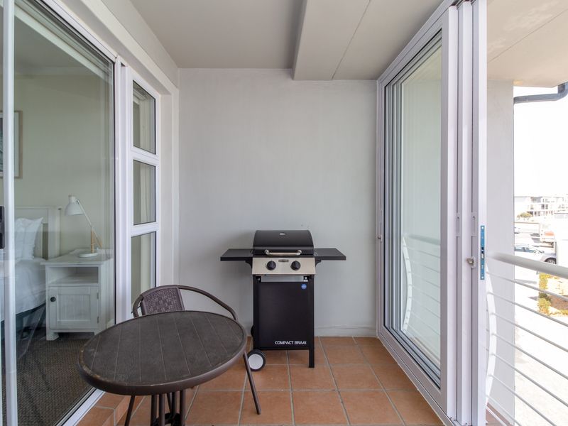 Coastal Apartment with stunning views - Walking distance to the beach. - Photo 7
