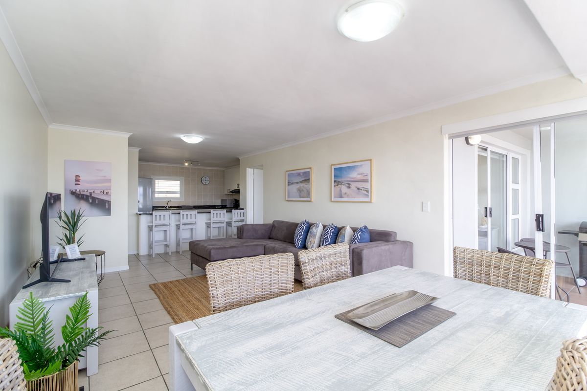 Coastal Apartment with stunning views - Walking distance to the beach. - Photo 5