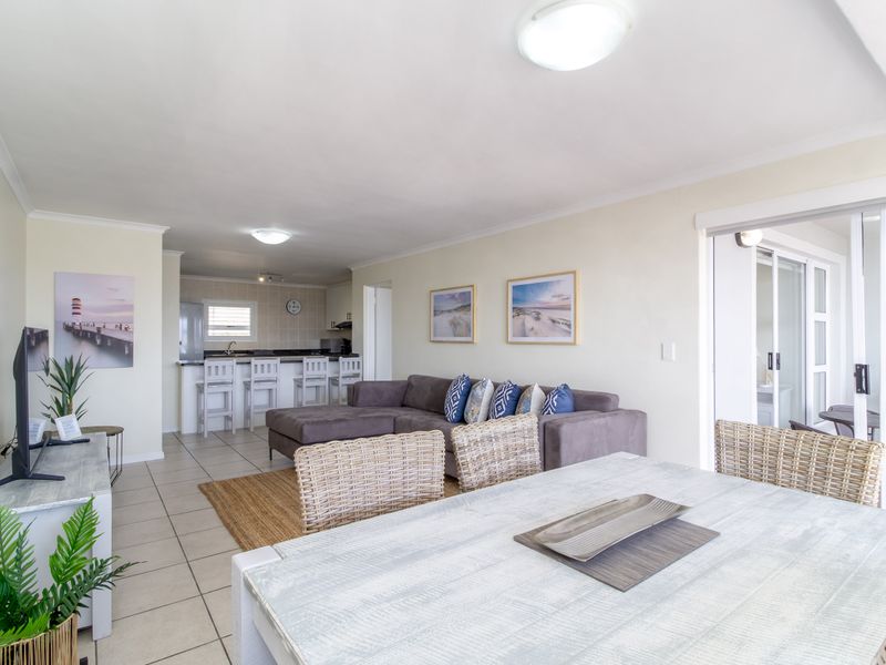 Coastal Apartment with stunning views - Walking distance to the beach. - Photo 5
