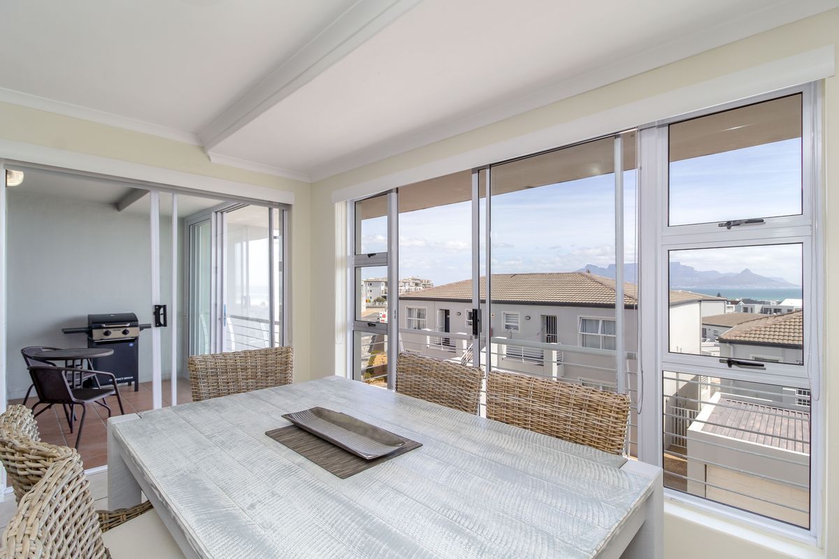 Coastal Apartment with stunning views - Walking distance to the beach. - Photo 2