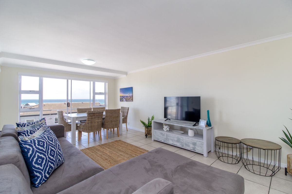 Coastal Apartment with stunning views - Walking distance to the beach. - Photo 3