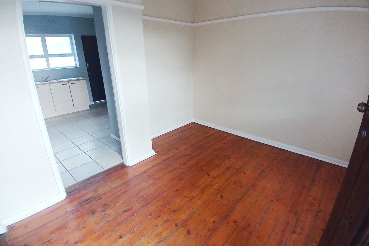 SIDWELL 3 BED 1 BATH HOUSE FOR RENT - Photo 2