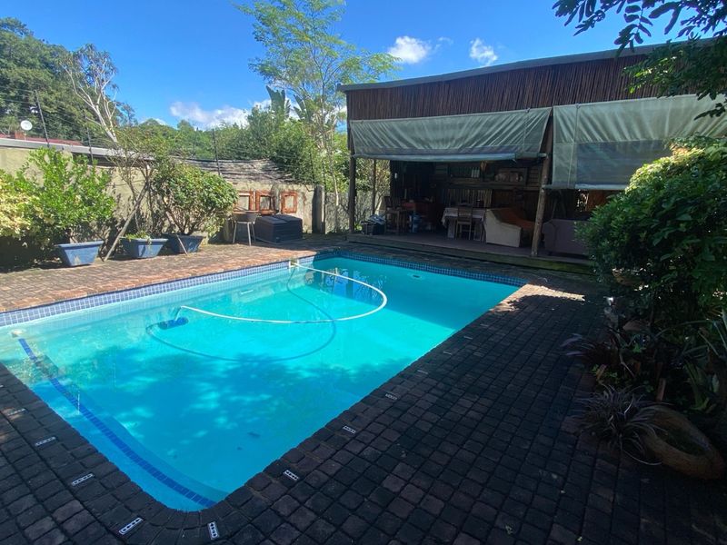 Spacious Family Home with Pool & Great Entertainment Areas - Photo 5