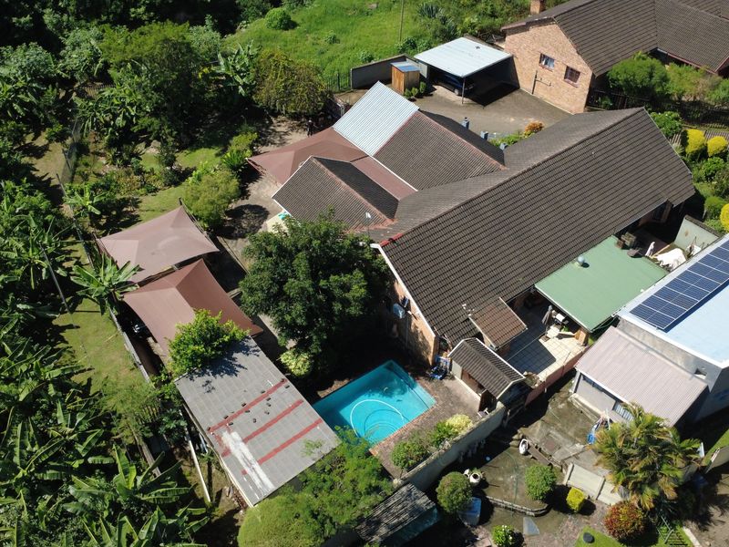 Spacious Family Home with Pool & Great Entertainment Areas - Photo 3