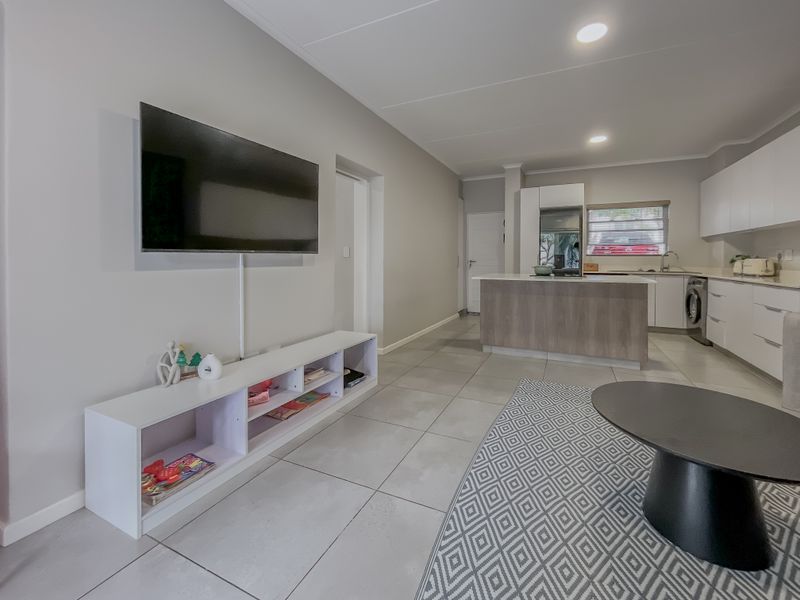 Private Garden, Modern Finishes – Manor Views at Its Best - Photo 10