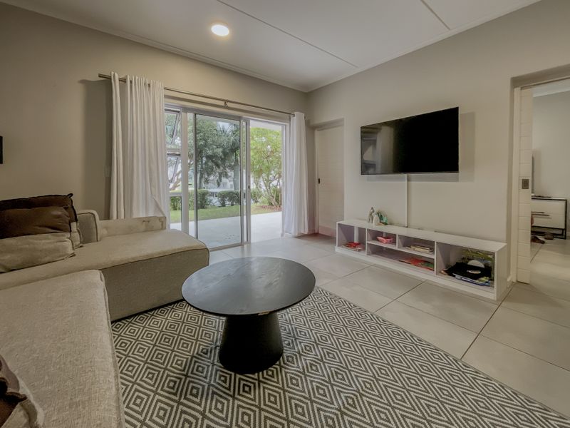 Private Garden, Modern Finishes – Manor Views at Its Best - Photo 8