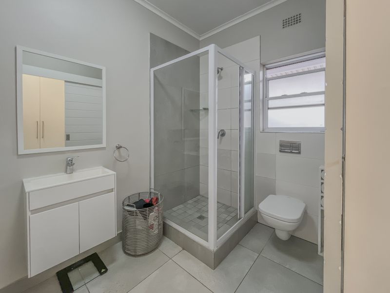 Private Garden, Modern Finishes – Manor Views at Its Best - Photo 6