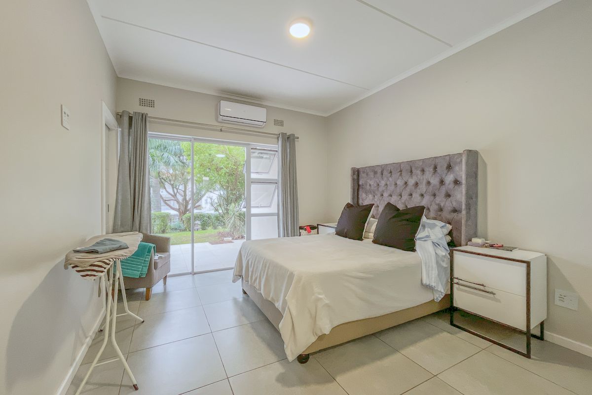 Private Garden, Modern Finishes – Manor Views at Its Best - Photo 3