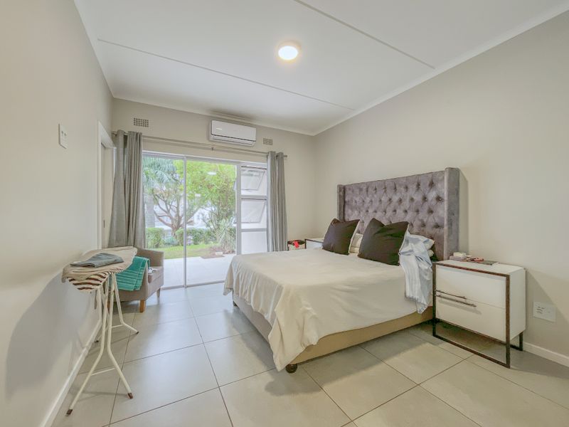 Private Garden, Modern Finishes – Manor Views at Its Best - Photo 3