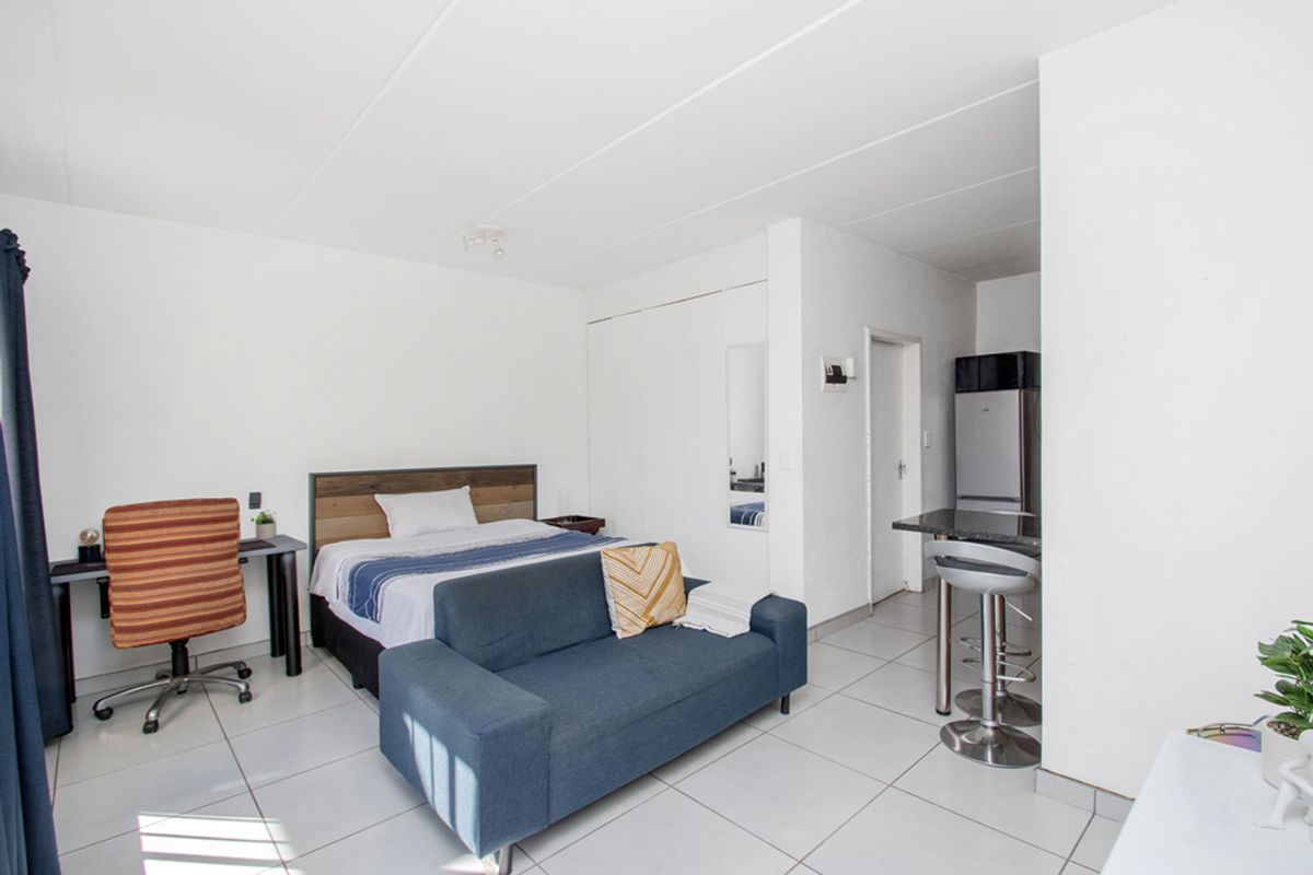 “Beautiful Bachelor Pad for Sale – Simple Living, Great Value” - Photo 5