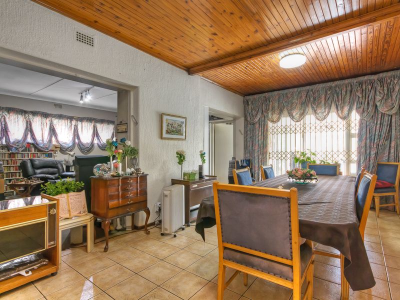 PRICE REDUCED....LARGE SECURE 8 BEDROOM FAMILY HOME AND A WORK FROM HOME OFFICE...A MUST TO SEE.... - Photo 6