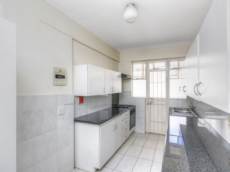 PERFECT LOCK UP AND GO IN A WELL MAINTAINED COMPLEX WITH A 24 HOUR GUARD!!!! - Photo 6