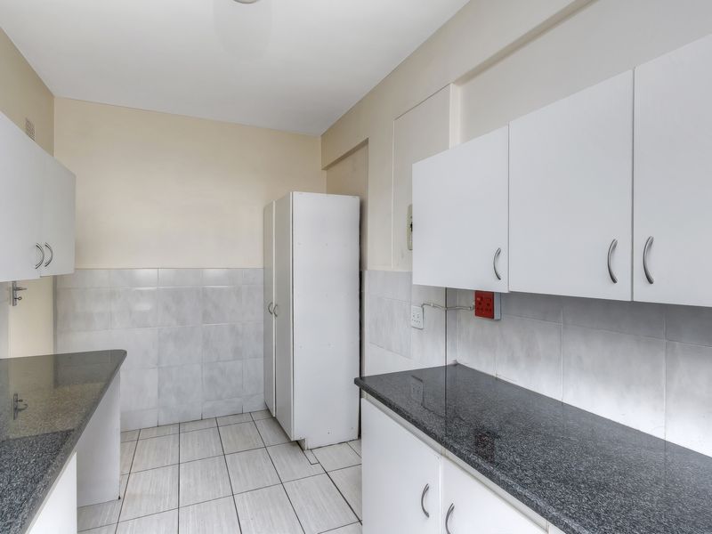 PERFECT LOCK UP AND GO IN A WELL MAINTAINED COMPLEX WITH A 24 HOUR GUARD!!!! - Photo 8