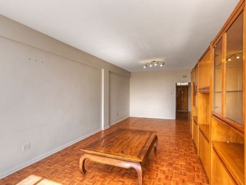 PERFECT LOCK UP AND GO IN A WELL MAINTAINED COMPLEX WITH A 24 HOUR GUARD!!!! - Photo 2