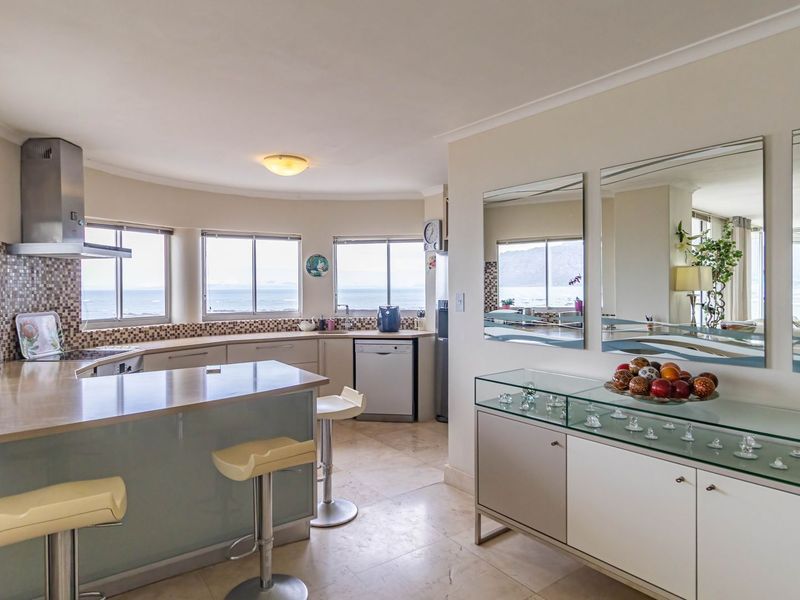 Furnished 3 bedroom apartment in Wavecrest , Strand - Photo 3