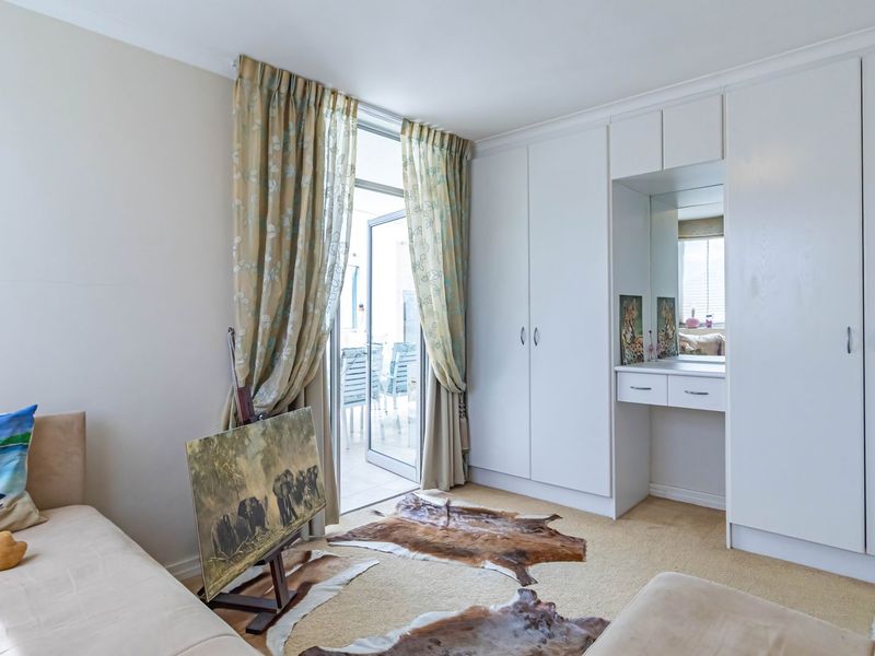 Furnished 3 bedroom apartment in Wavecrest , Strand - Photo 10